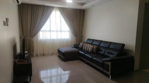 Kampung Tanjung Kapur Apartment | Kediaman Kapas - Modern loft overlooking Kapas Island