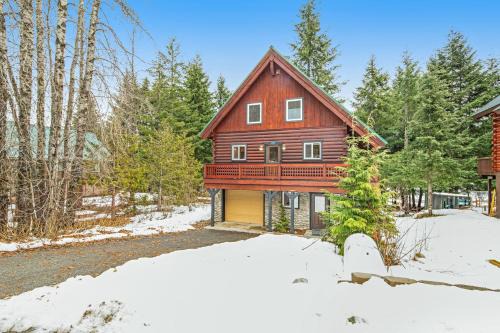 Hyak House | Keechelus Lodge