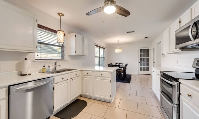 Keller House | Keller's Spacious 4 Bedroom Stay