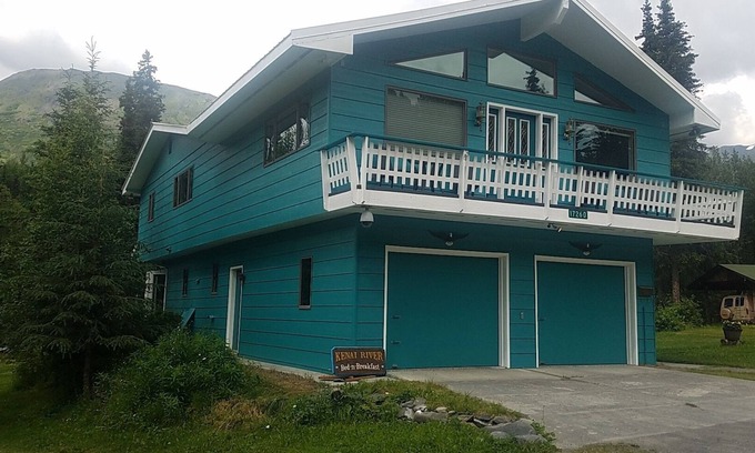 Cooper Landing House | Kenai River B-n-B Vacation Rental Home