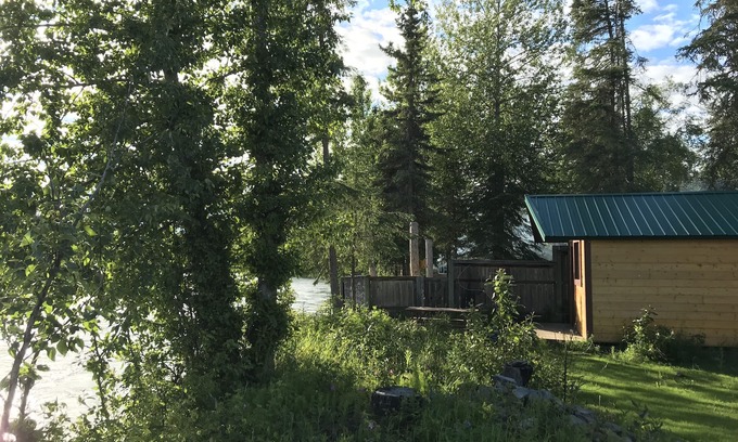 Soldotna House | Kenai River Fishing Cabin #4 20 feet from the riverbank!