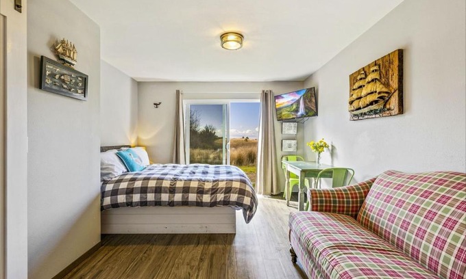 Grayland House | Kendrick Condo