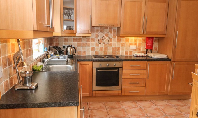Kenmare Cottage | KENMARE BAY COTTAGE, family friendly in Kenmare, County Kerry