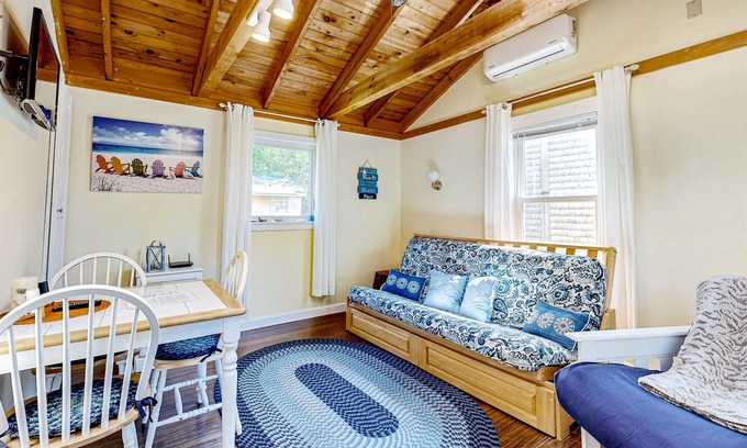 Kennebunk Cottage | Kennebunk cottage w/shared pool - close to beach