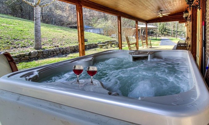 Sevierville House | Kenny's Mountain Hideaway w/Hot Tub, Arcade, Fireplace, Views, & 11 King Beds