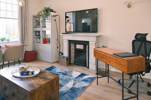 West Kensington Apartment | Kensington 1B1B with Sofa Double Bed Max 4 Guests