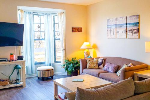 Frankford House | Kensington Court - 32759 Kensington
