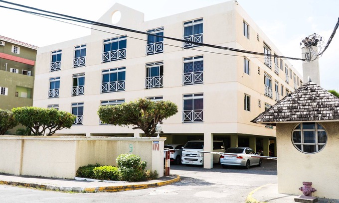 Eden Gardens Apartment | Kensington Suite 212