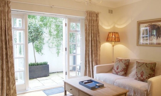 Earl's Court Apartment | Kensington two bedroom apartment for holidays in London