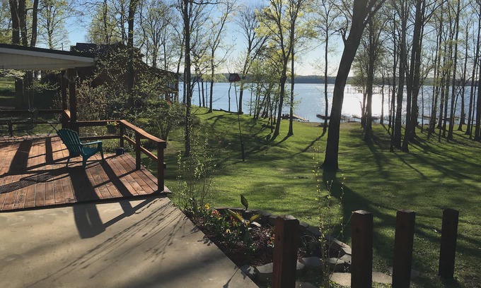 Dover House | Kentucky Lake Waterfront Dover TN Near Leatherwood Marina and Paris Landing.