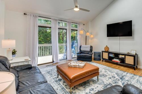 Salem House | Keowee Key Condo with Lake Access and Community Pools!