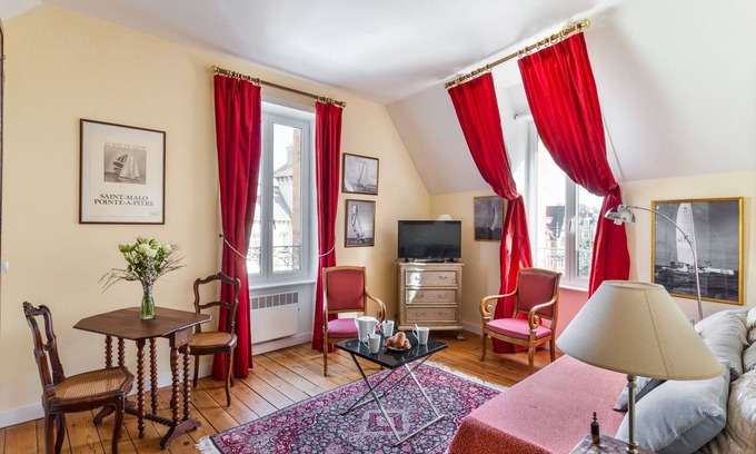Courtoisville-Sillon-Moka Apartment | KEREDEN 2 - One Bedroom Apartment, Sleeps 2