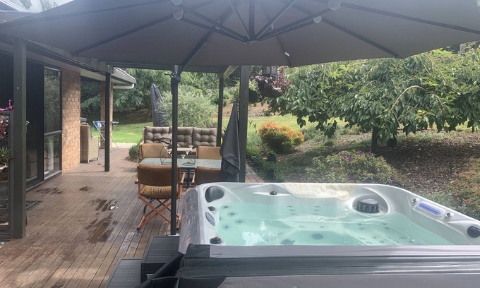 Kerikeri House | Kerikeri, Luxury home 2 mins from boat ramp, Private lounge and TV