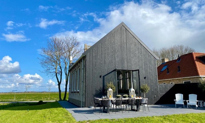 Peins House | Kerkje van Peins