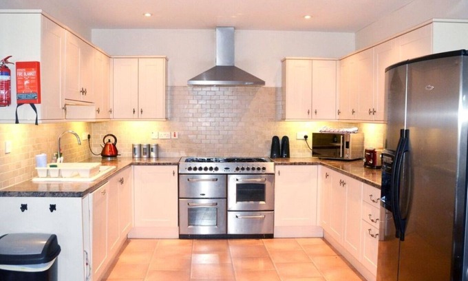 Sculthorpe House | Kestrel Barn, Sleeps 10+2 (5 Bedrooms)