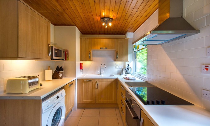 Crianlarich Ski Chalet | Kestrel Lodge with mountain view free wifi