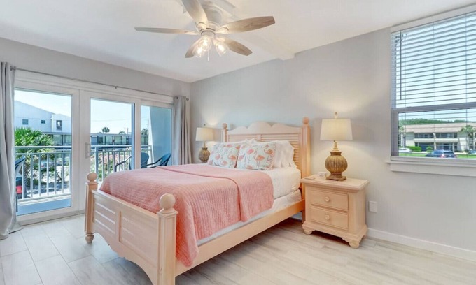 Fernandina Beach Condo | Ketch Courtyard Condo | Oceanview Balcony | Pool | Steps from the Beach