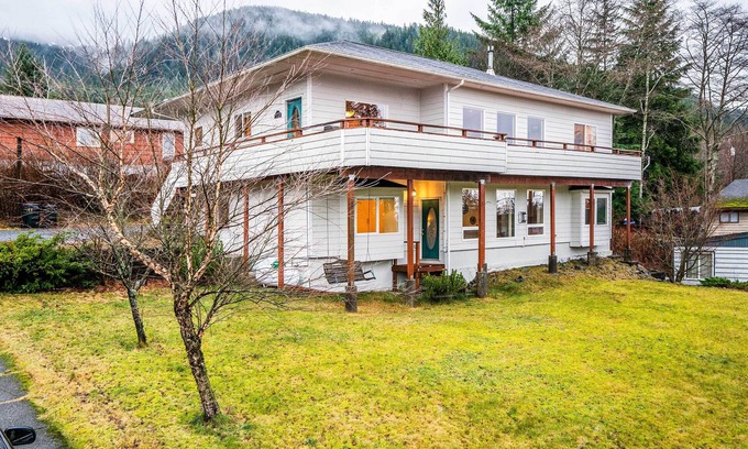 Ketchikan House | Ketchikan Home: Bay Views, 1/2 Mi to Hiking Trails