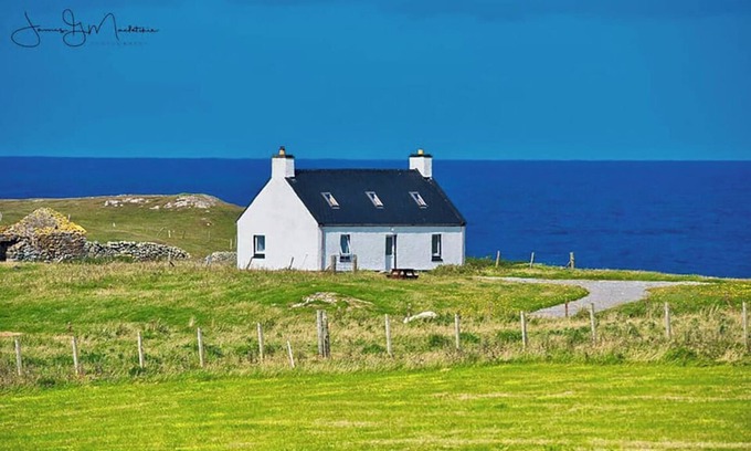 Baleshare Cottage | KETTLE COTTAGE - Pet friendly, cosy Hebridean Cottage on North Uist