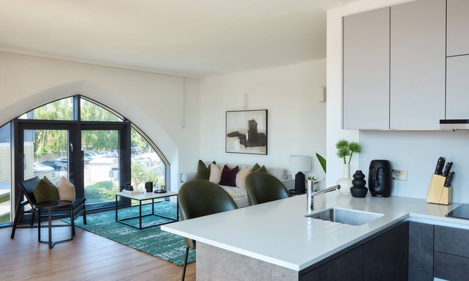 London Borough of Hounslow Apartment | Kew Bridge by Viridian Apartments