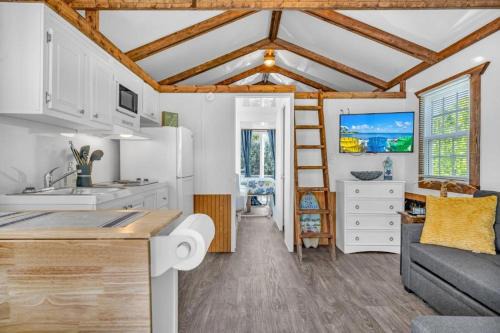 Key Colony Beach Hotel | Key Colony Aqua Lodges