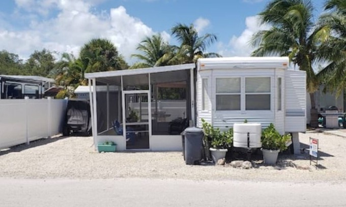 Key Largo House | Key Largo 2 bedroom/1 bath with community pool