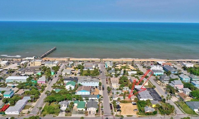 Flagler Beach Cottage | Key Lime Cottage - Updated - 1 Minute Walk to Beach & Pier