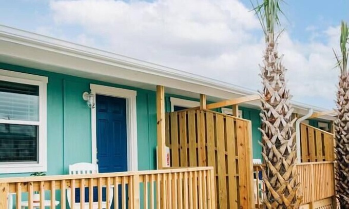 Surf City Apartment | Key West 6- Beach Access - Dog Friendly - Bikes – Grill