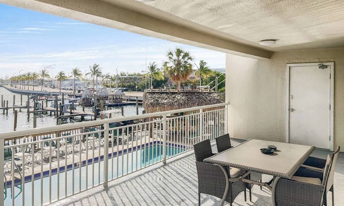 White St. Gallery Condo | Key West Condo 2B/2B with Pool & Boat FREE Slip