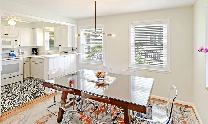 Siesta Key Apartment | Key West Suite - Steps to Siesta Key Beach - Just 60 Paces to Paradise!
