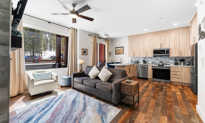 Lakeside Village Condo | Keystone Condo in Quiet Area with Mountain Views from Private Patio & Hot Tub
