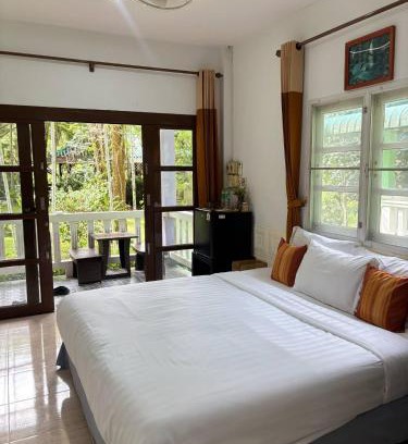 Phanom House | Khaosok gallery & camp