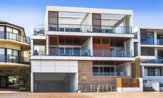 Kiama Apartment | Kiama Seaside Getaway - Just 1 1/2 hours south of Sydney - up to 4 Adults and 2 children