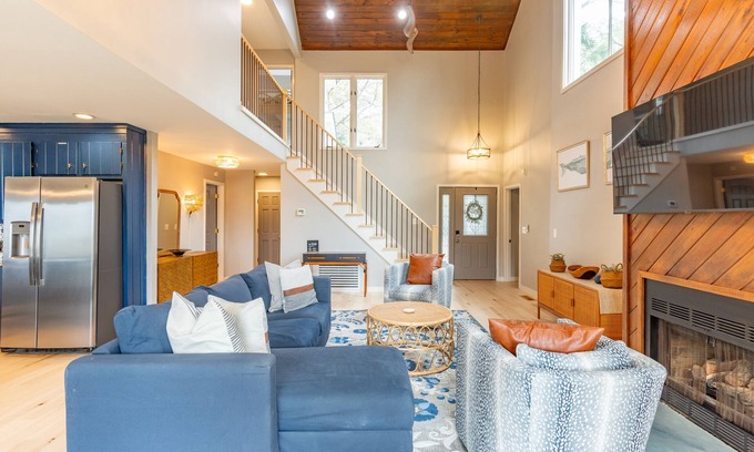 Vanderhorst Plantation House | Kiawah Home- Includes Bikes/14 min walk to Beach. 4 Bedrooms - 7 beds/2.5 Bath