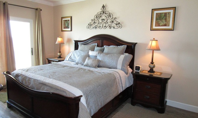 Gulf Shores Condo | Kid-Friendly Beach Front Condo with Kiddie Pool, Hot Tub, Great location !
