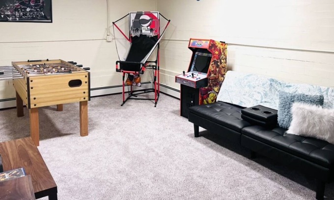 Fairbanks House | Kid friendly family fun house w/game room