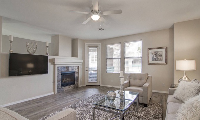 Kierland Condo | Kierland Commons Fine Dining, Shopping, Hiking, Heated Pool, Spa & Fitness Room, Garage + FREE GOLF!