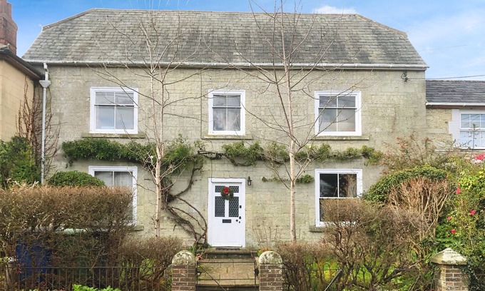 Ventnor Cottage | Kildare - a house that sleeps 11 guests in 4 bedrooms