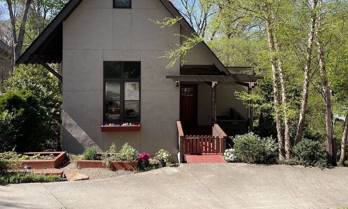 Historic Montford House | Kim's Cottage