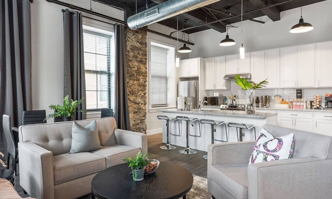 Northwest Philadelphia Apartment | King 1BR Near Temple and La Salle with Free Parking for Extended Stays