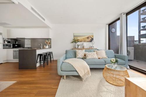 Newcastle Apartment | King 403 - Lifestyle Location - With Dedicated Workspace