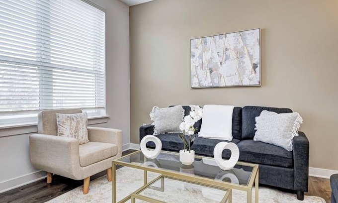 Indianapolis Apartment | KING BED- 1BED/1BATH- *IN THE HEART OF BROAD RIPPLE *