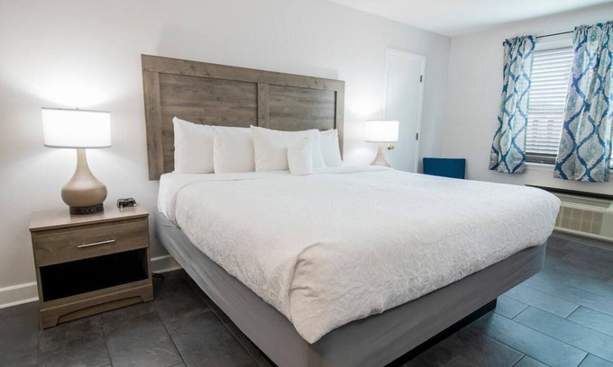 Litchfield by the Sea Apartment | King Bed 3rd Floor Resort View King Room