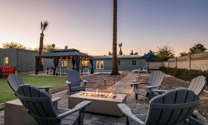 Paradise Valley Village House | King Bed | Heated Pool |Chefs Kitchen |4BD