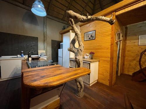 North-West District House | King Bed Hippo Lagoon Off Grid
