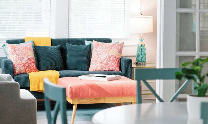 East Hill Apartment | King Bed Loft | Stylish Space + Fast WiFi