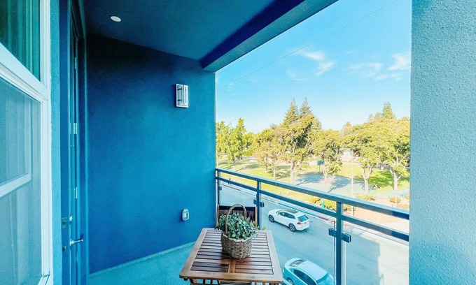 Mountain View Condo | KING BED | Modern 2 Bed 2 Bath Condo | Pool & Hot Tub