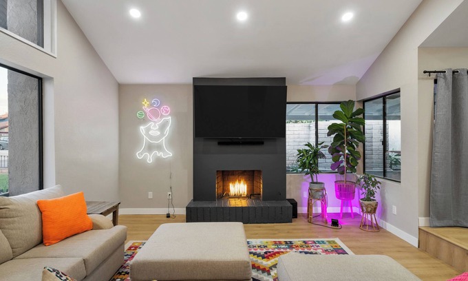 Covina House | King Bed Modern Home Near Los Angeles