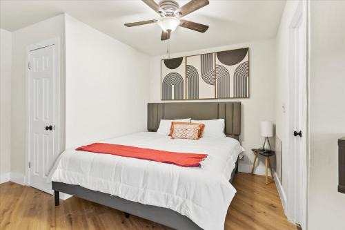 Huntsville Apartment | King Bed Modern Studio Apartment