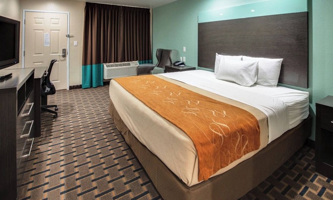 Fort Worth Hotel | King Bed Non Smoking - Scottish Inns, Budget Stay, Free Continental Breakfast